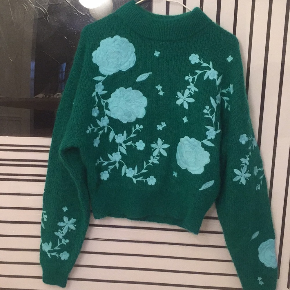 H&M Sweater. New without tags Size 8